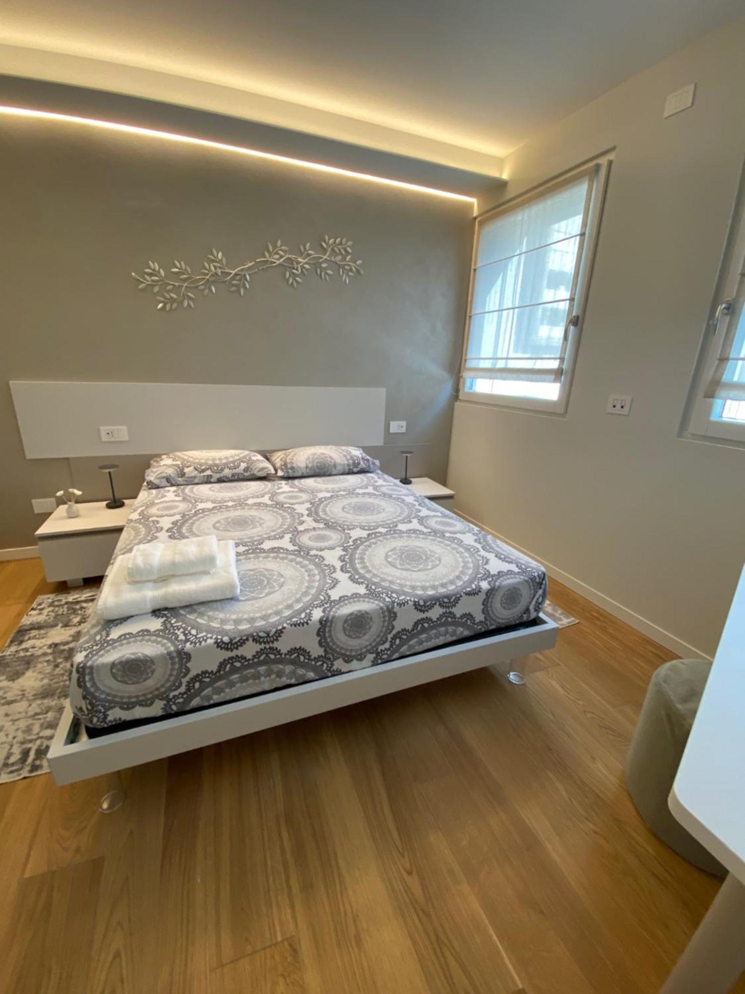 Hz+ Costantini Apartment Pordenone Bagian luar foto