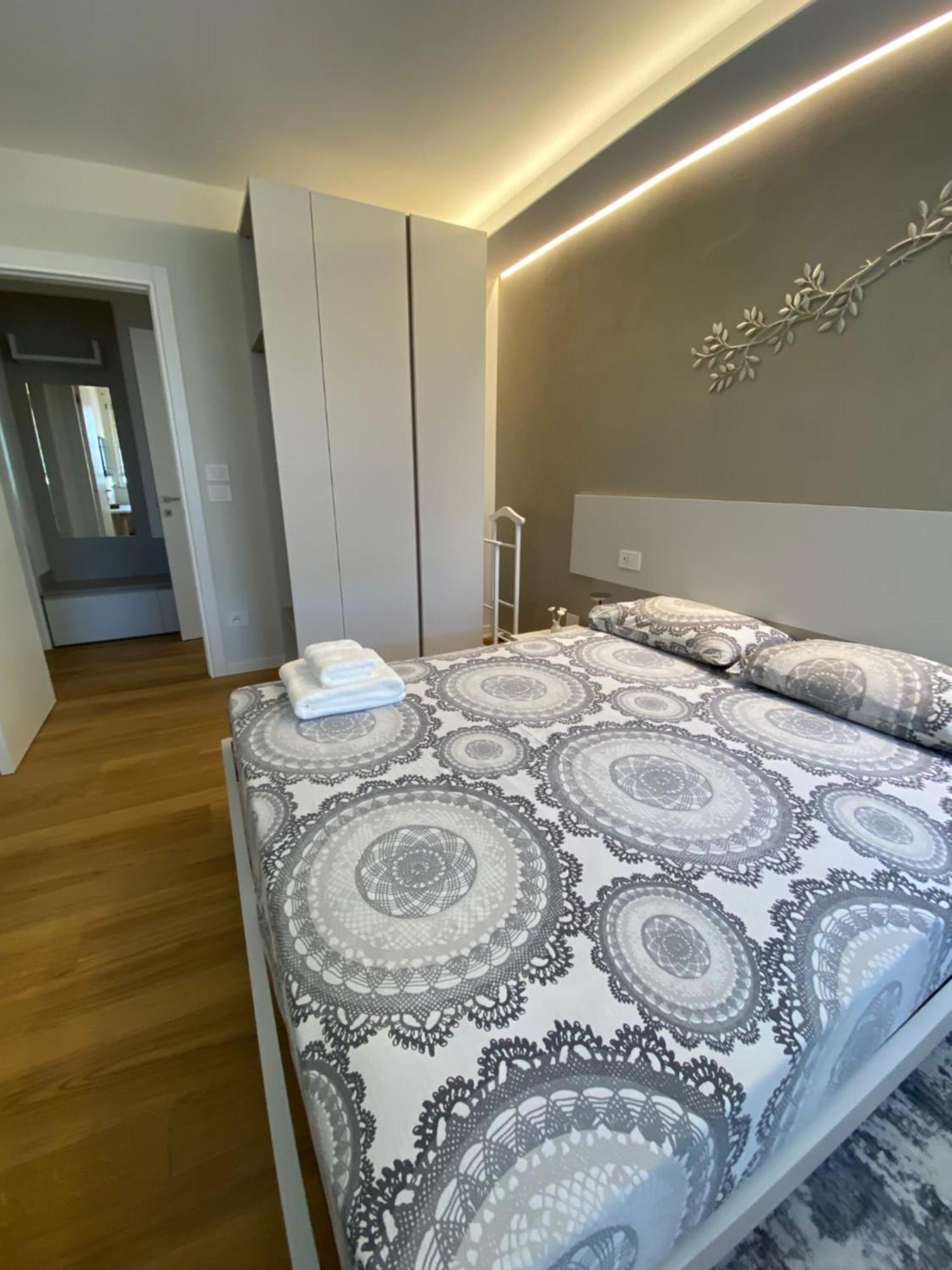 Hz+ Costantini Apartment Pordenone Bagian luar foto