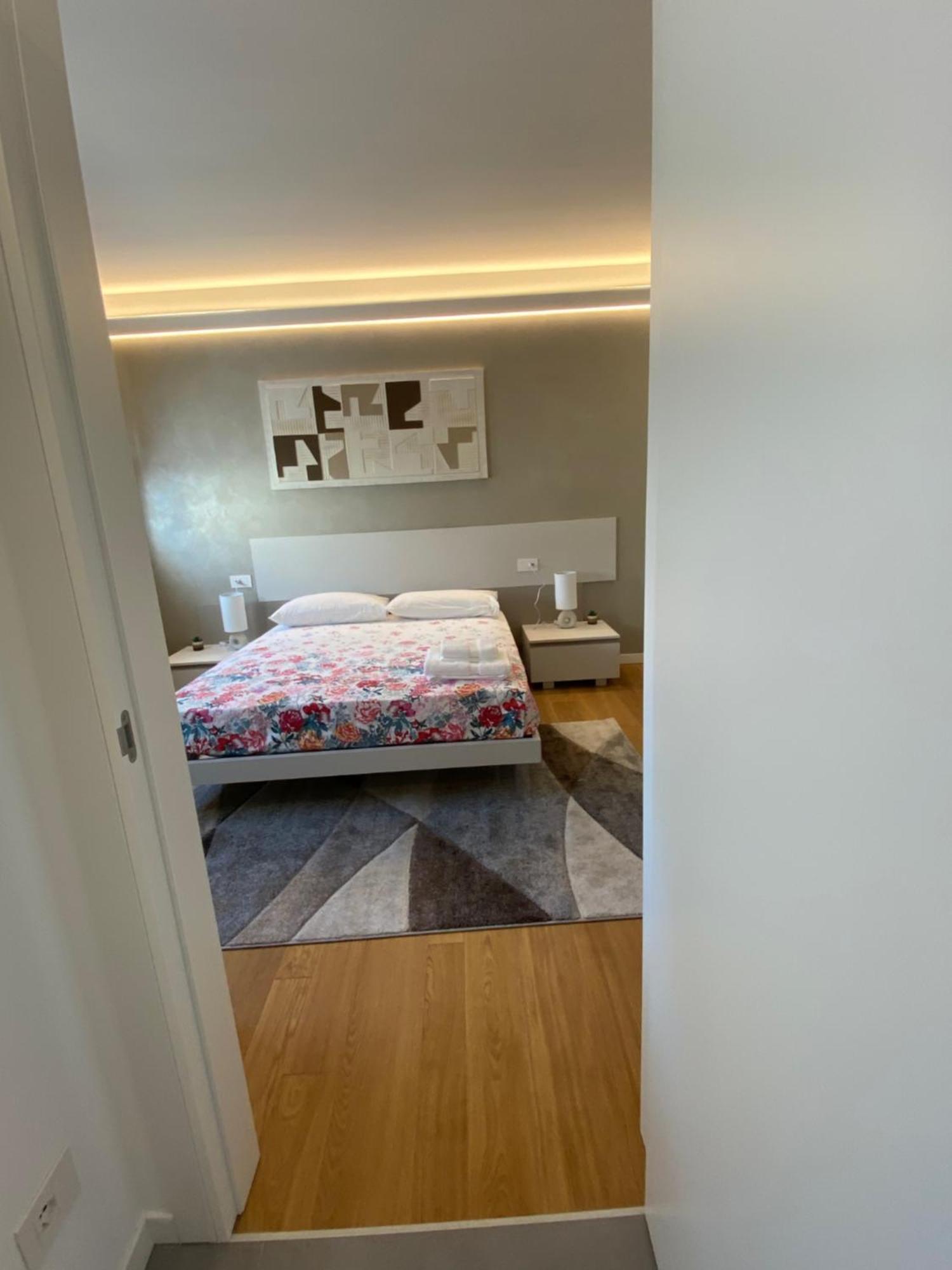 Hz+ Costantini Apartment Pordenone Bagian luar foto